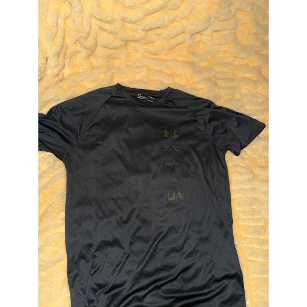 Under Armour HeatGear T Shirt Men’s Medium Black Loose Athletic Performance Tee
